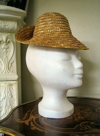 Straw Hat Victoria 2