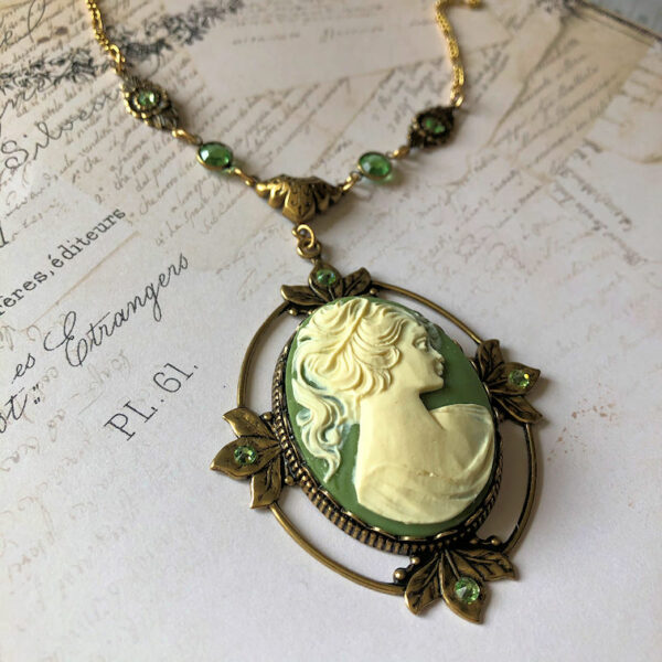 Viktorianisches Collier mit Kamee zartgrün