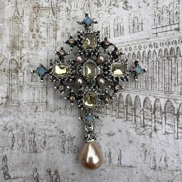 Baroque (Stomacher) Brooch Vermeer for Ladies and Gentlemen